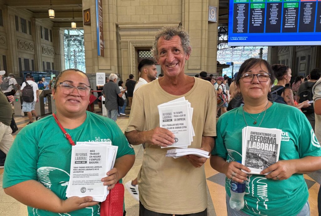 Alimentación salió a volantear contra la Reforma Laboral: "Esto lo frenamos en las calles, en las fábricas, en los colegios, las universidades y los talleres con unidad, solidaridad y organización"