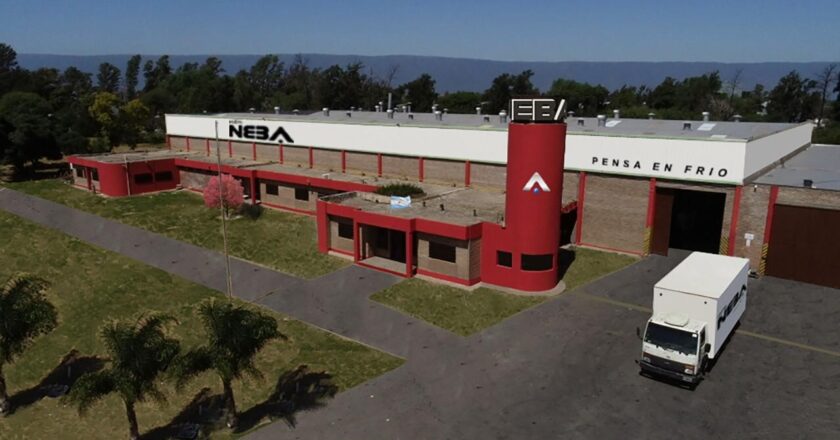 Cerró la fábrica de heladeras NEBA en Catamarca y 56 operarios ocupan la planta en asamblea