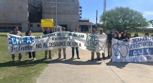 A un año del anuncio del ambicioso «Plan Nuclear» libertario, trabajadores denuncian “vaciamiento” y sueldos de pobreza en sector atómico