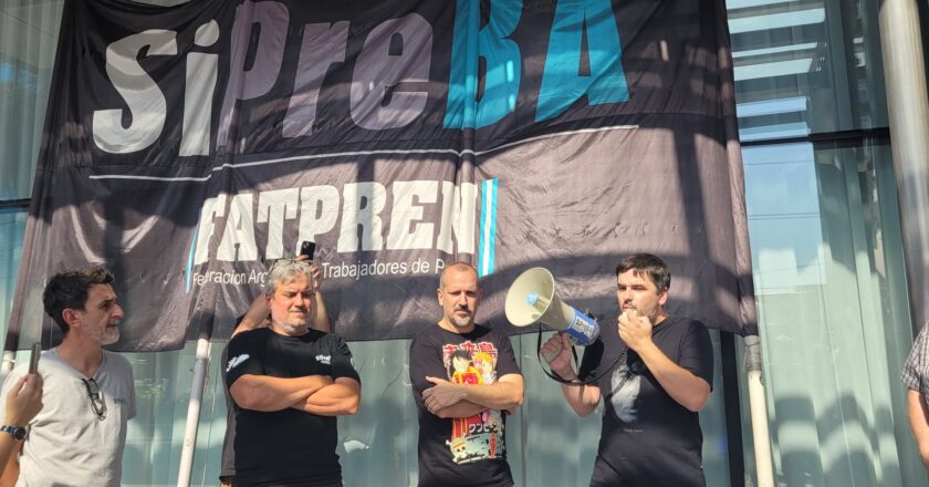 Agustín Lecchi: «Los grandes medios hacen que se pelan con el Gobierno, pero aprovechan para atacar a los trabajadores de prensa»