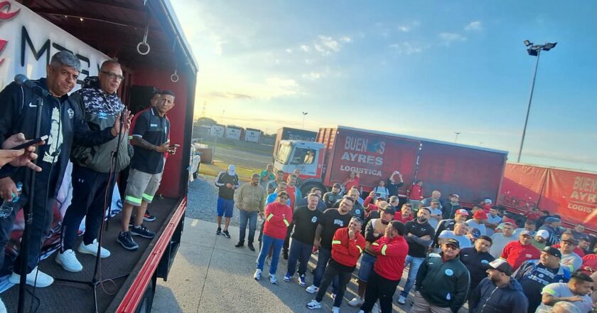 Pablo Moyano encabezó una asamblea de 1500 trabajadores y lanzó un paro por tiempo indeterminado en Coca Cola