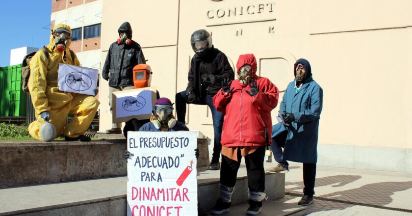 El Gobierno no envió los fondos y los científicos del Conicet no cobraron ni el bono ni el aumento de la «mini paritaria» de estatales