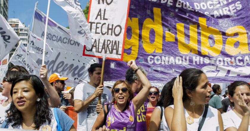 Los gremios de docentes de la UBA se suman a la movilización en contra de la reforma laboral y advierten que está en peligro el inicio de clases en las universidades