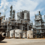 La crisis industrial se espiraliza y también arrolla a las multinacionales: Alpek Polyester cierra una de sus plantas en el país