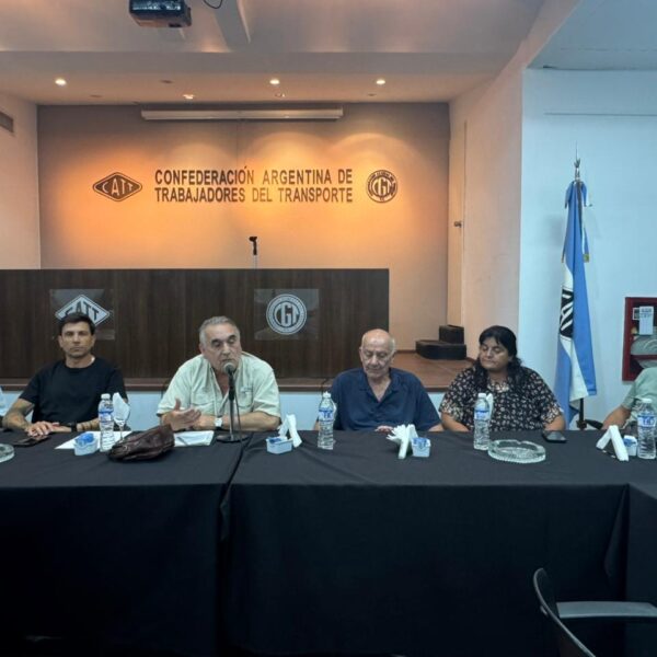 Los gremios del Transporte decretan un cese de tareas para este miércoles desde las 13 horas y empieza tomar color la protesta contra la Reforma Laboral