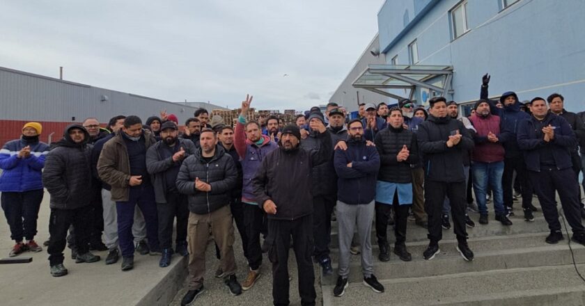 La crisis fabril se espiraliza y 140 operarios de la UOM ocupan Aires del Sur por el temor a un cese total de actividades