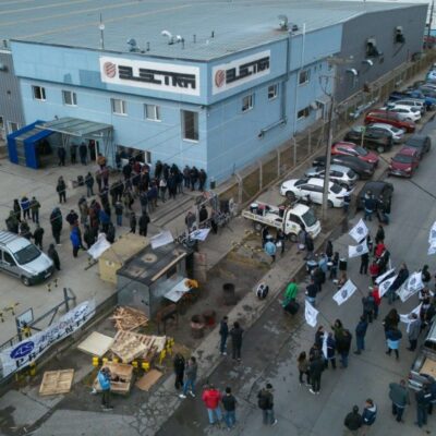 Tierra del Fuego: Aires del Sur no se presentó a la audiencia de conciliación y los trabajadores ocuparon la fábrica