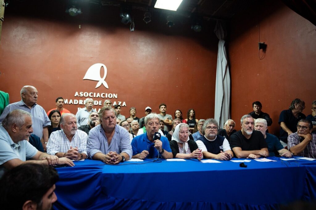 Tras las denuncias mediáticas en su contra y a una semana de las elecciones en la UOM, el Frente Sindical salió a respaldar a Abel Furlán y apuntó a "Don Chatarrín"