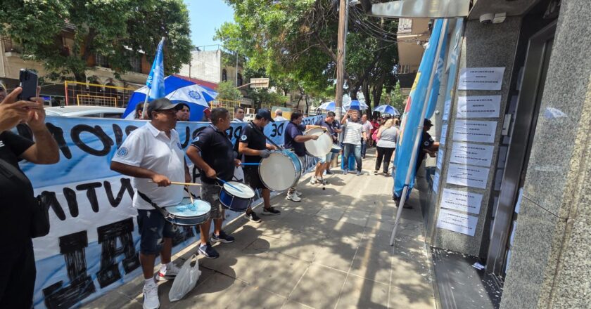 Industrias Berg se niega a pagar la paritaria firmada por la UOM: «Los dueños, miembros directivos de ADIMRA que dice defender la industria nacional, pretenden hacer el ajuste con las monedas que le niegan al salario obrero»