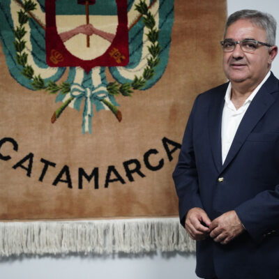 Jalil propone pagar el 50% del sueldo a estatales de Catamarca que pasen al sector privado