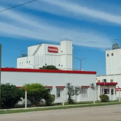 Parálisis total, agonía productiva y alarma por los 700 puestos de trabajo de Lácteos Verónica