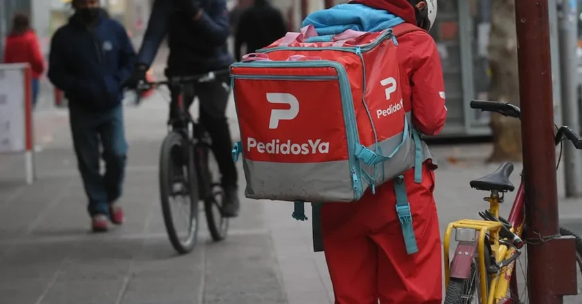 Registran que el pluriempleo llega al 75% entre los trabajadores de plataformas virtuales como Didi, Cabify y Uber y que crece como opción ante el derrumbe de los salarios