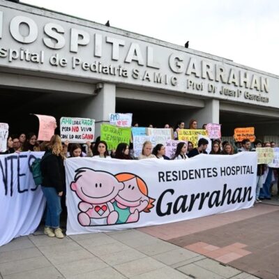 Los trabajadores del Garrahan fueron a la Justicia para reclamar contra los sumarios a los 40 a quienes protagonizaron las protestas por aumento salarial