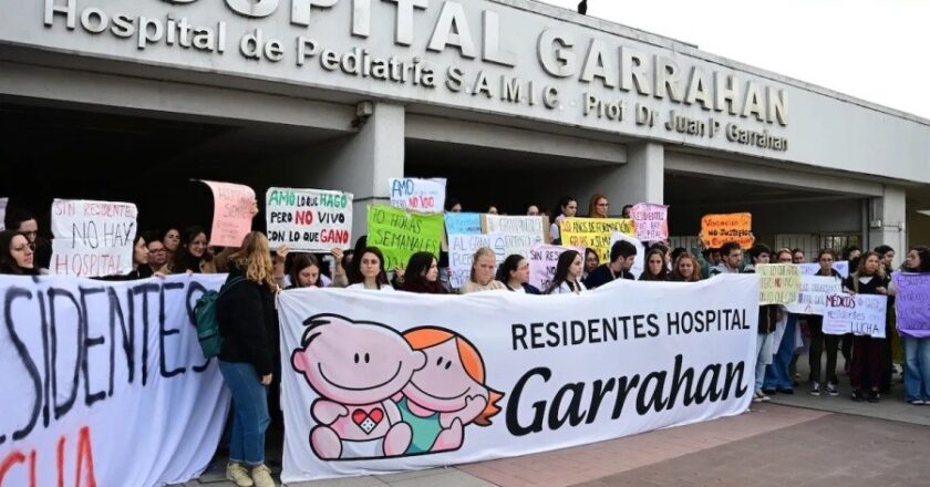 Los trabajadores del Garrahan fueron a la Justicia para reclamar contra los sumarios a los 40 a quienes protagonizaron las protestas por aumento salarial