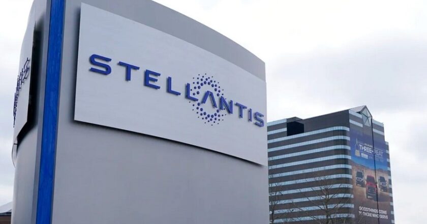 En medio del cimbronazo por el cierre de Fate, Stellantis confirmó que paraliza su producción en El Palomar hasta marzo