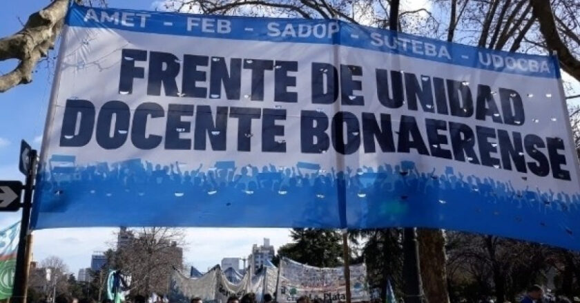 Los gremios docentes bonaerenses aceptaron la propuesta salarial de Kicillof: aumento de un 5% en marzo y 2,5% en abril más el FONID