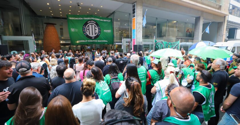 ATE protestó en la Superintendencia de Salud ante el intento de vaciamiento y en medio de las denuncias por corrupción