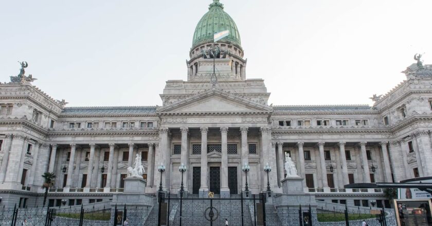 Legislativos firman un incremento del 12,5% hasta mayo y se suman a los gremios que sepultaron el cepo salarial