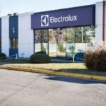 Fuerte ajuste en Electrolux: pasó de 700 empleados a 200 y anunció un nuevo plan de retiros voluntarios
