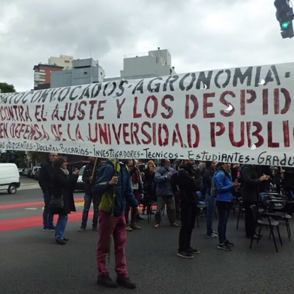 Denuncian que por el ajuste salarial del Gobierno en la UBA ya hay «renuncias masivas» y reducción de la oferta horaria