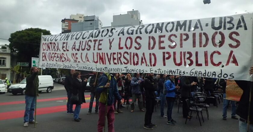 Denuncian que por el ajuste salarial del Gobierno en la UBA ya hay «renuncias masivas» y reducción de la oferta horaria