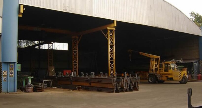 Cerró una metalúrgica que proveía a gigantes como YPF y Techint, despidió a todo su personal y le ofrece el 50% de las indemnizaciones en cuotas