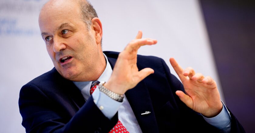 Acorralado por la crisis económica, el Gobierno insiste con achicar más el Estado y planea 6 mil despidos con foco en organismos científicos