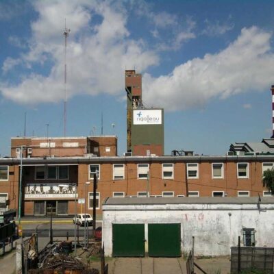 Rigolleau, la principal fábrica de vidrio del país, reducirá producción local y comenzará a importar vajilla desde China