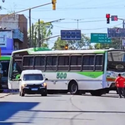 Conflicto por el transporte en Florencio Varela: protestas, allanamientos, denuncia a delegados y cruce con el municipio por el traspaso de 345 choferes