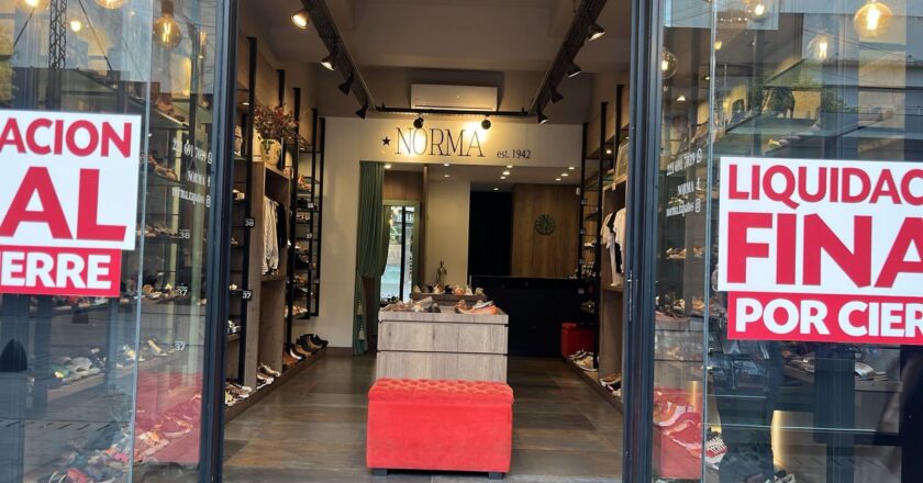 Tras más de 80 años, cierra la histórica Zapatería Norma de La Plata y liquida todo su stock