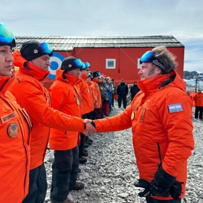 Trabajadores de Cancillería advierten que la «militarización» del Programa Antártico pone en peligro la soberanía argentina sobre el continente blanco