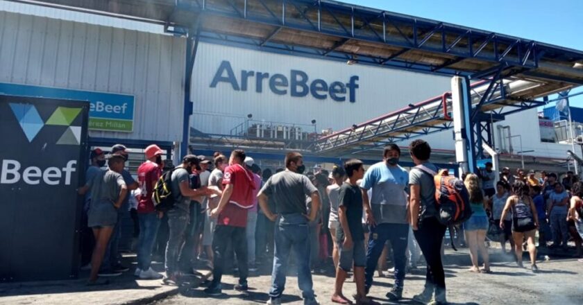 Tras suspender 400 operarios, China bloquea las exportaciones del frigorífico ArreBeef