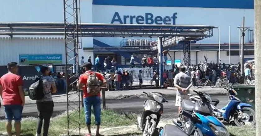 Suspensión masiva en Arrebeef: casi 400 trabajadores tercerizados quedaron sin actividad y sin salario