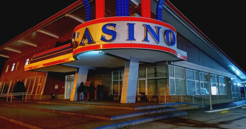 Despiden a 50 trabajadores del Casino de Esquel y les ofrecen indemnizaciones al 50%