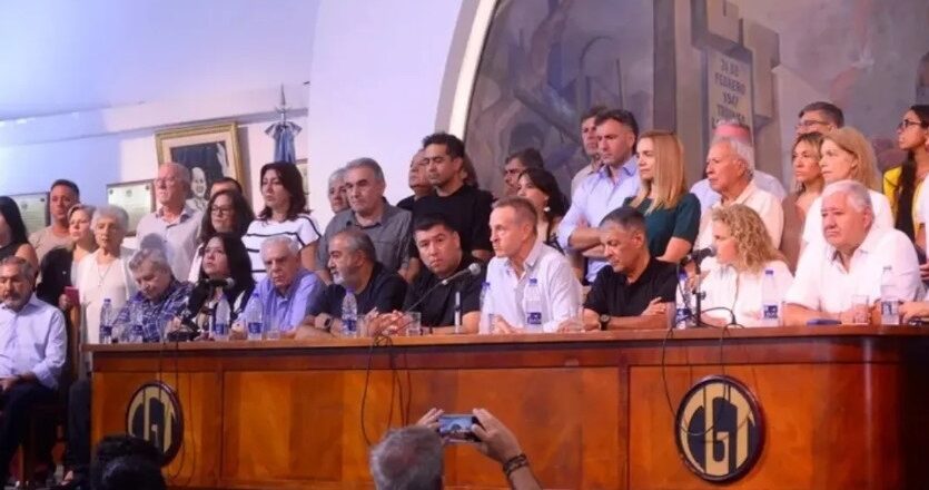 La CGT denunció que el Gobierno convirtió el Consejo del Salario en una «puesta en escena» y exige un aumento que supere el millón de pesos