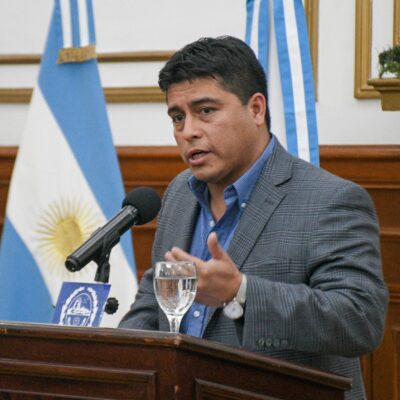 Claudio Vidal quiso congelarle los salarios a los empleados públicos pero los diputados le mandaron de vuelta el proyecto