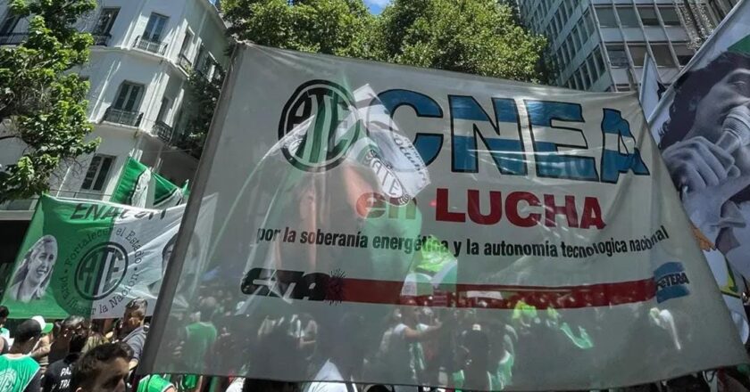 Trabajadores denuncian militarización con Gendarmería y recortes en la Comisión Nacional de Energía Atómica