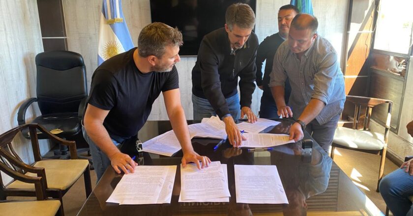 En Miramar, los trabajadores municipales firmaron su convenio colectivo de trabajo con la municipalidad de General Alvarado