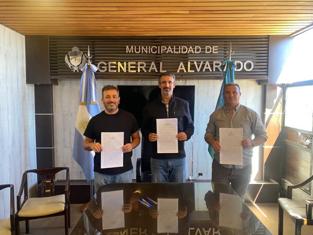 En Miramar, los trabajadores municipales firmaron su convenio colectivo de trabajo con la municipalidad de General Alvarado