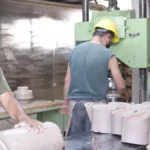 Cierra la única fábrica de aisladores eléctricos del país y el Gobierno suspende aranceles a las importaciones para garantizar el abastecimiento