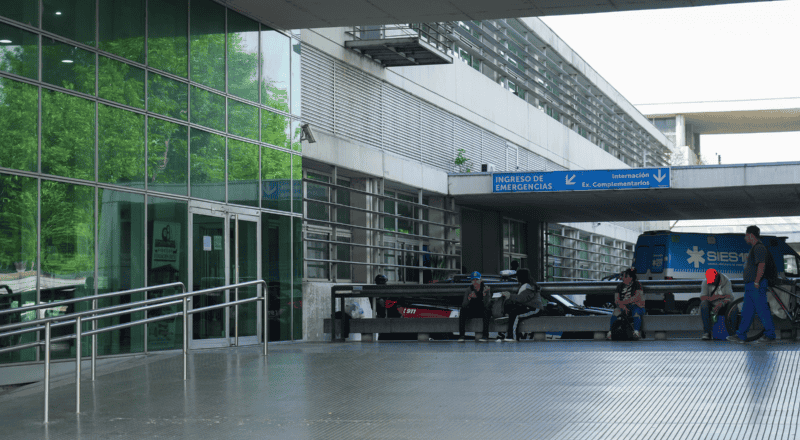 Rosario: Un hombre se atrincheró en una empresa bañado en combustible para reclamar una deuda salarial y se prendió fuego