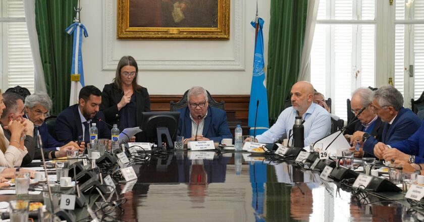 Ante la sangría de docentes, la UBA apuntó contra las universidades privadas que exigen «exclusividad absoluta» en sus contrataciones