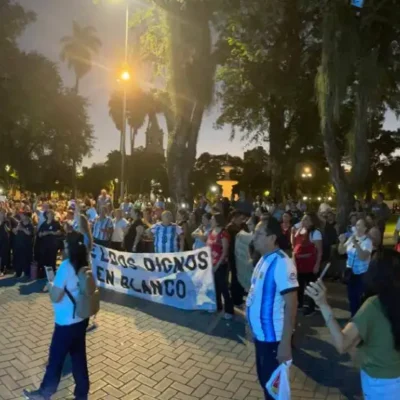 Corrientes: Tras la suspensión del paro por la restricción a la huelga, docentes movilizaron contra el 6% de aumento