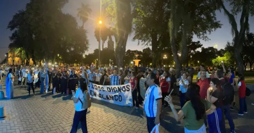 Corrientes: Tras la suspensión del paro por la restricción a la huelga, docentes movilizaron contra el 6% de aumento