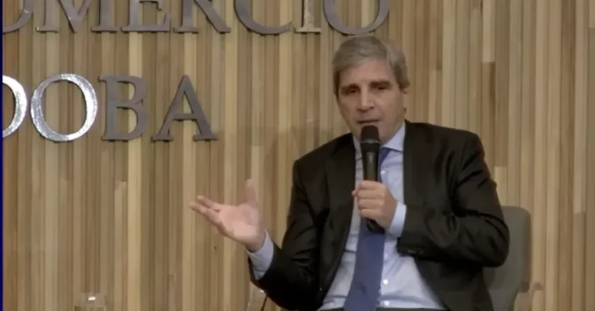 El Gobierno reactiva la motosierra en el Estado con 31 despidos en el Ministerio de «Toto» Caputo