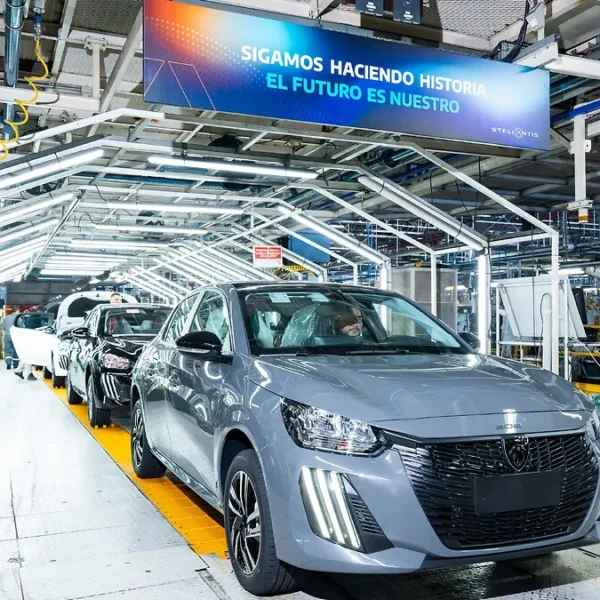 Stellantis vuelve a paralizar su planta de 3 de Febrero que produce para Peugeot y Citroen