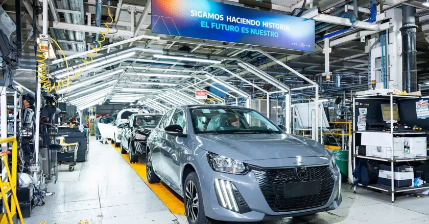 Stellantis vuelve a paralizar su planta de 3 de Febrero que produce para Peugeot y Citroen