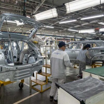 Por la caída de la demanda, Stellantis paralizará por completo por otras dos semanas su planta de El Palomar que produce para Peugeot y Citroën