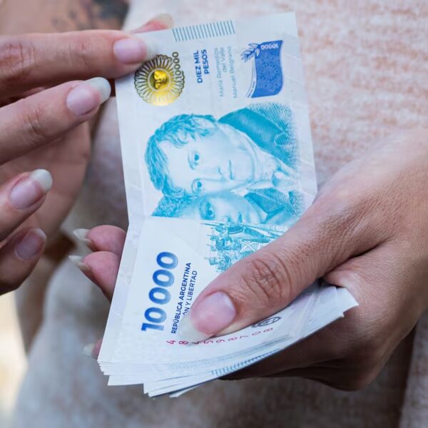 Séptima caída consecutiva: los salarios registrados perdieron 4,67% real en siete meses, con el sector privado como el más golpeado