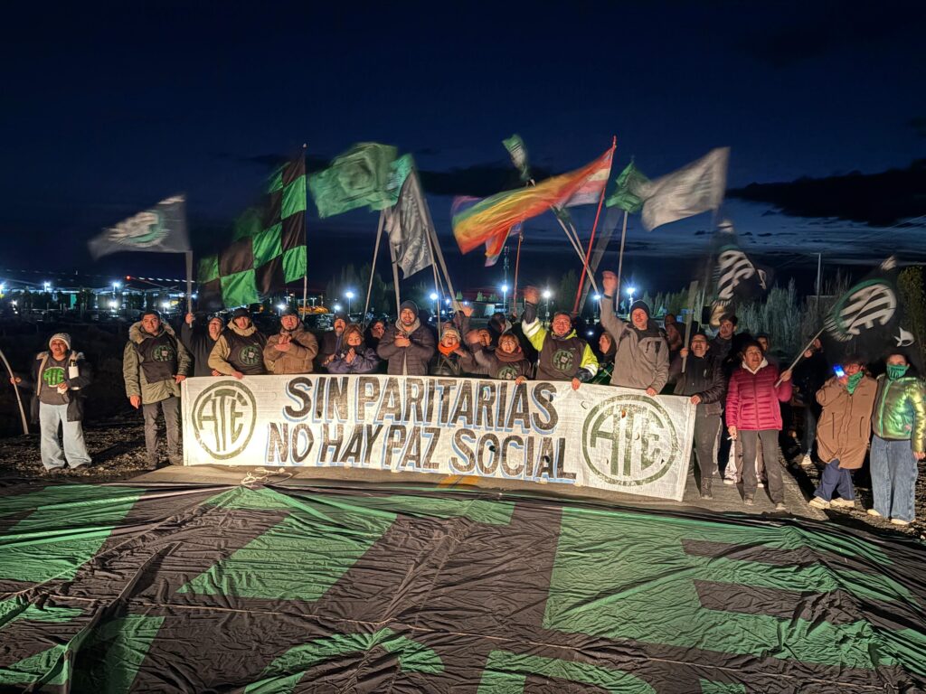 ATE ya bloquea los aeropuertos de Bariloche y El Calafate y a las 11 concentra en Aeroparque: "Si no hay plata para los trabajadores, no habrá paz"